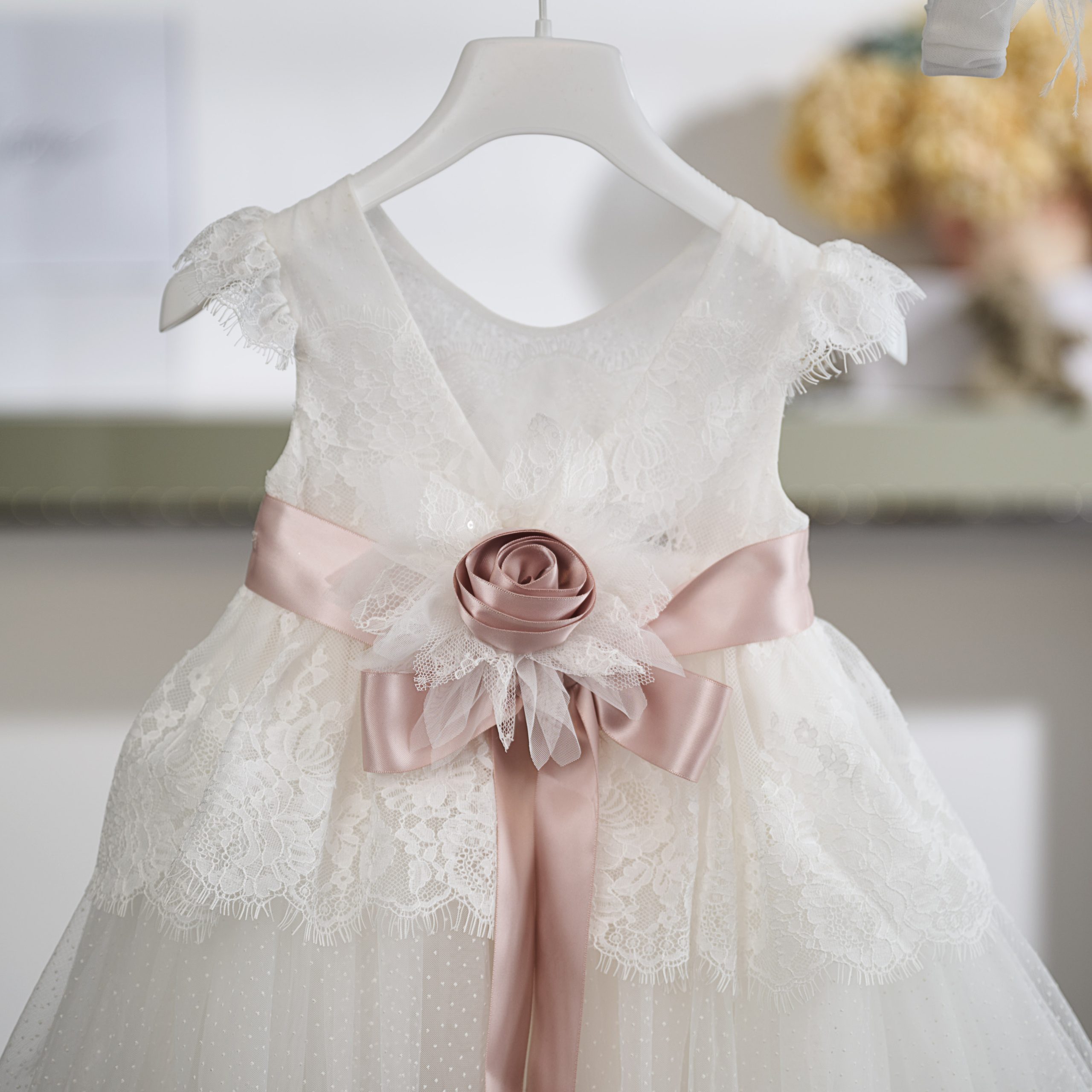 Βαπτιστικό Φόρεμα Κοριτσιού 26Κ746 με Σατέν Ζώνη Πούδρας - Image 2