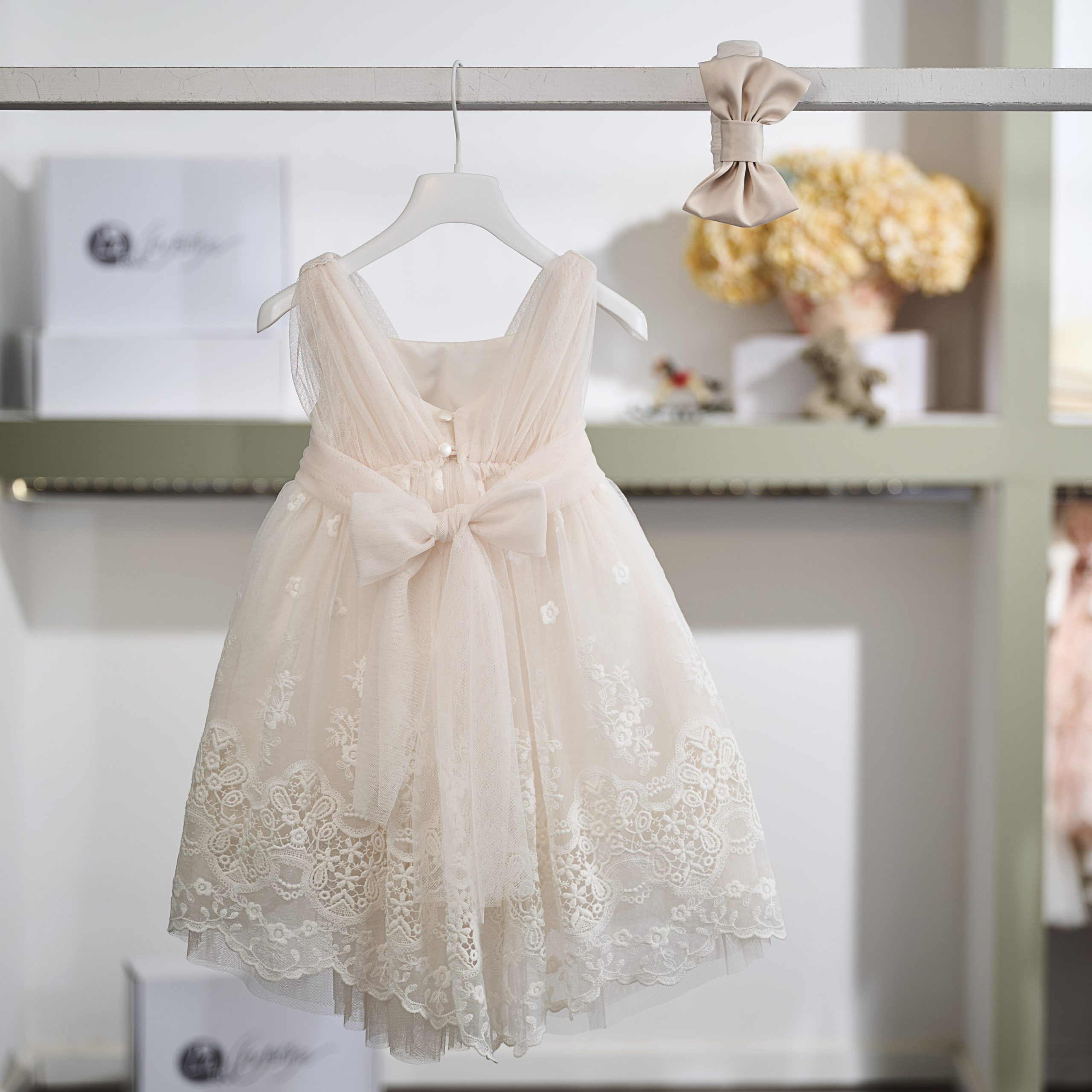 Βαπτιστικό Φόρεμα Κοριτσιού 26Κ752 Βανίλια με Δαντέλα & Σατέν Φιόγκο - Image 2